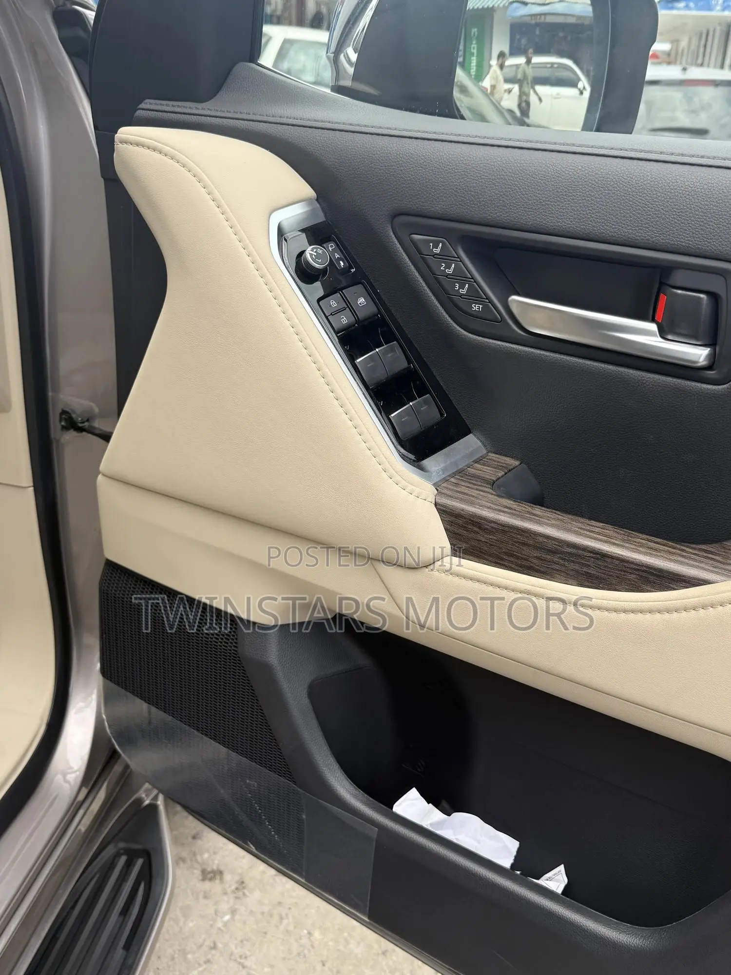 Toyota Land Cruiser 2023 Gold