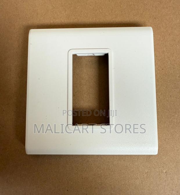 1 Module White Cover Plate - main view