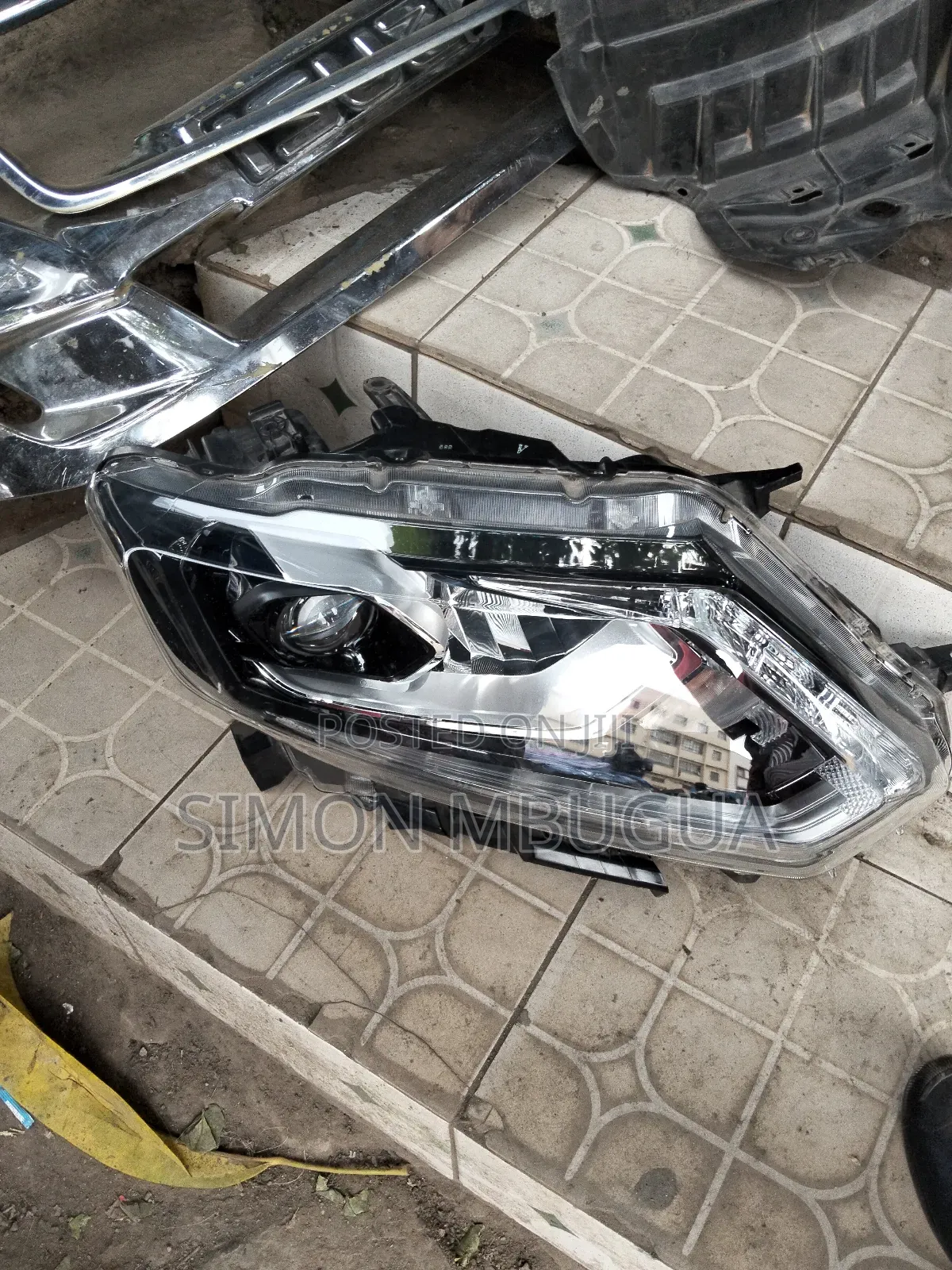 Nissan X-Trail Nt32 Headlight (Xenon , Inbuilt Computer)