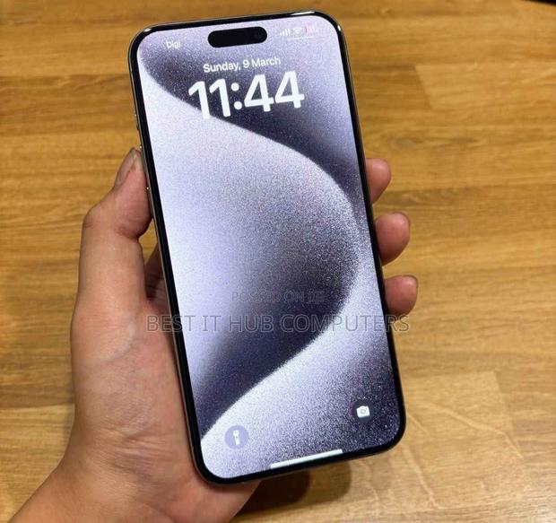 Apple iPhone 15 Pro Max 256 GB Gold - main view