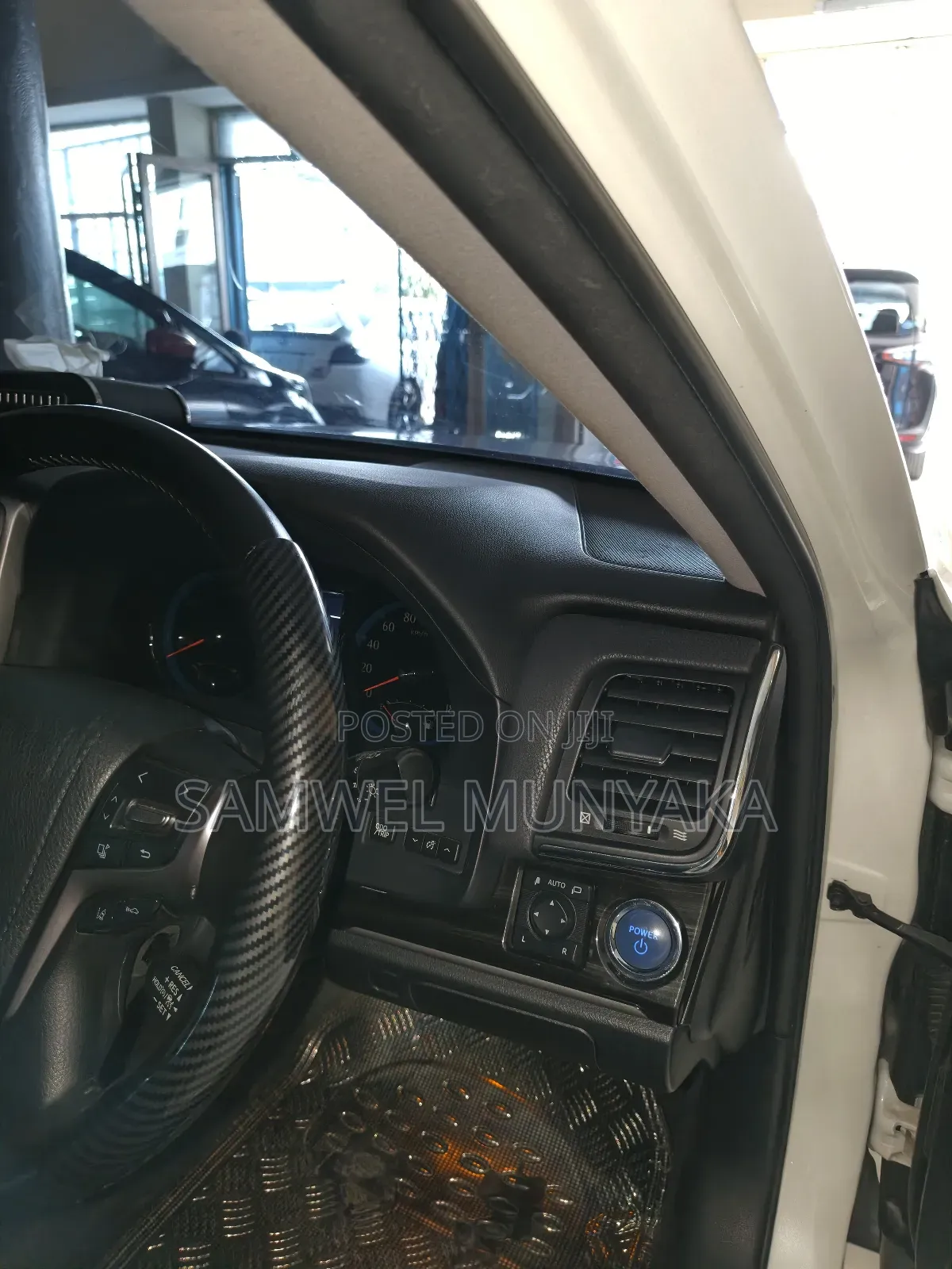 Toyota Crown Majesta 2.5 AWD Hybrid 2018 White