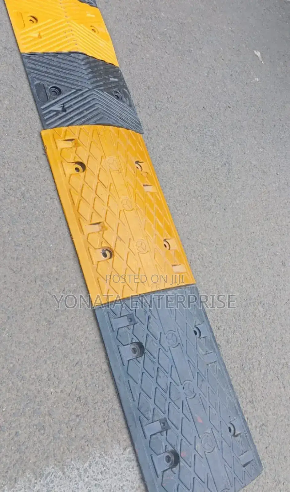 Light and Heavy Duty Rubber Speed Bumps