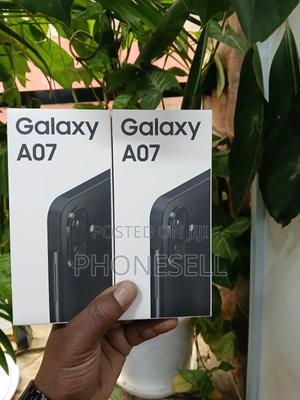 New Samsung Galaxy A7 64 GB Black - main view