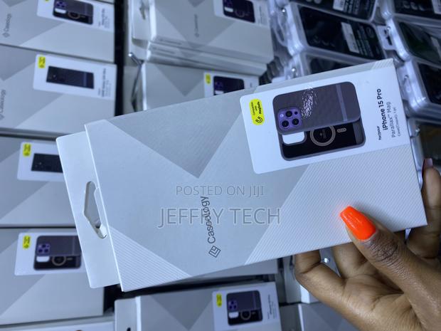 Weaver iPhone 15 Pro Caseology by Spigen Parallax Mag Case - thumbnail 2