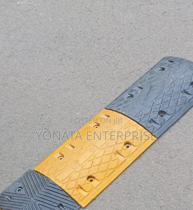 Durable/ High Quality Speed Bump (Rubber) - main view