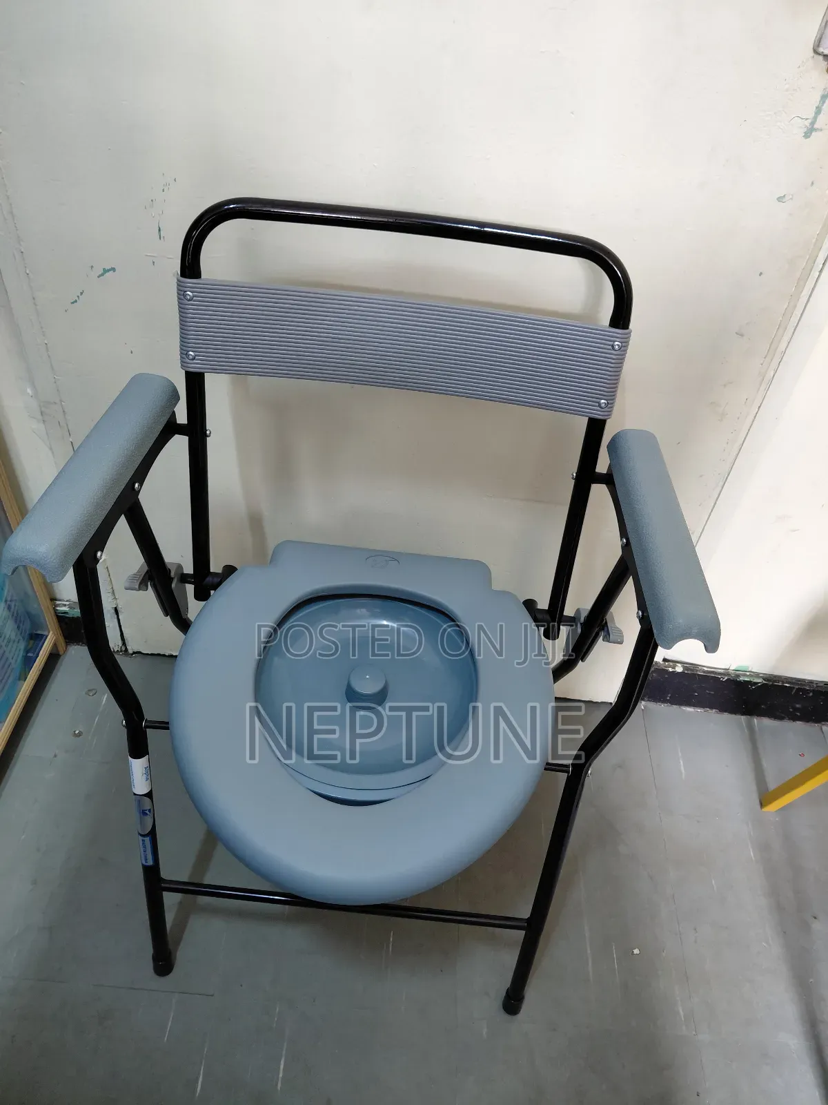 Commode Seat/Foldable Commode.