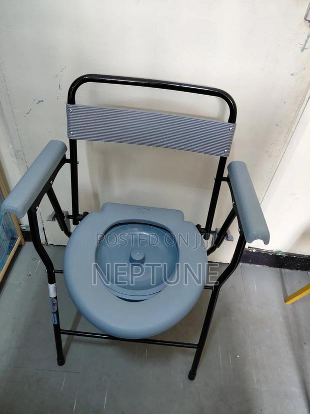 Commode Seat/Foldable Commode.