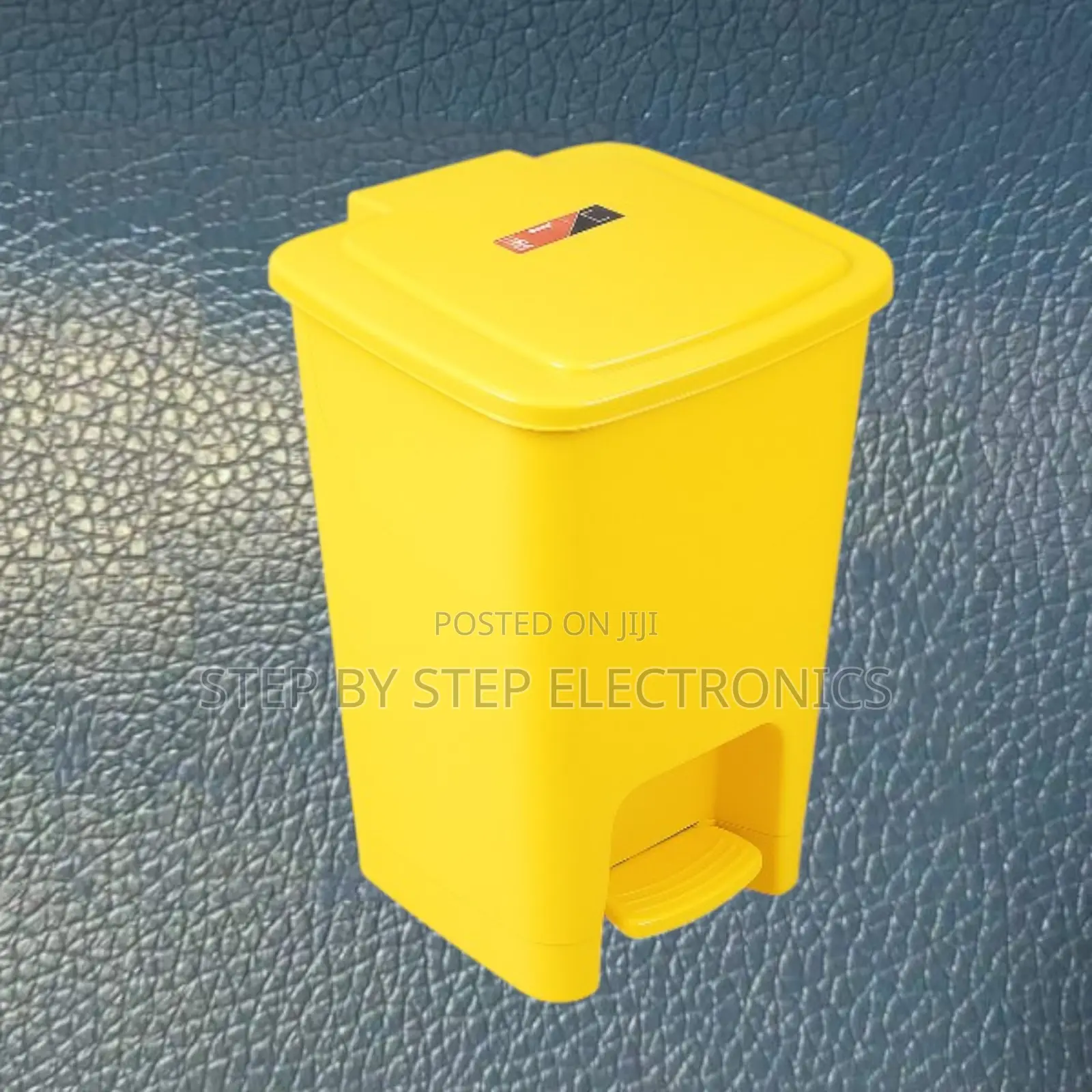 Hands-Free 30litres Hard Plastic Step Pedal Waste Garbage Dust Bin