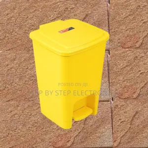 Long-Lasting 30litres Hard Plastic Step Pedal Waste Garbage Dust Bin