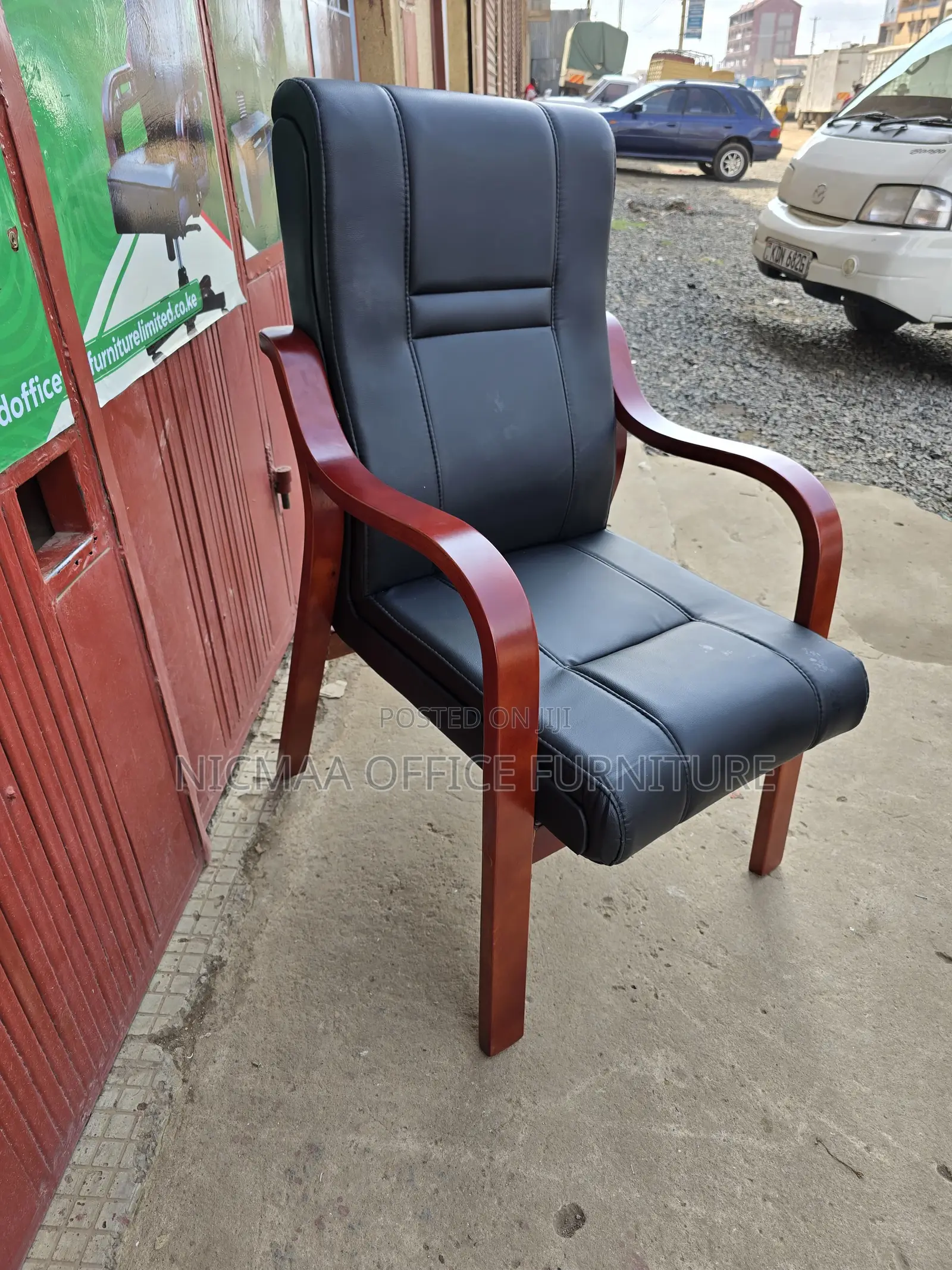 Mahogany Armrest Executive Visitor Seat