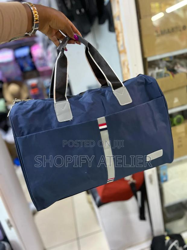 !!New In! Travel Duffle Bag Size : 42*28*20cm Material : Oxford