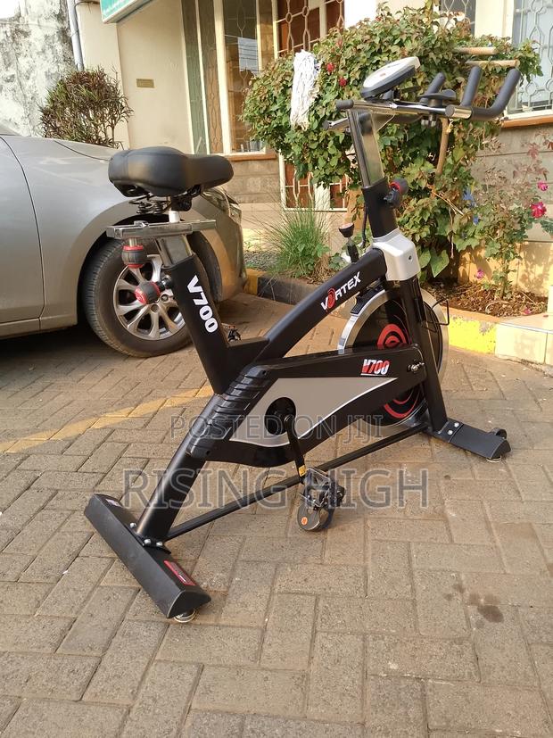 Comfortable Spinning Bike – Cushioned Seat - main view