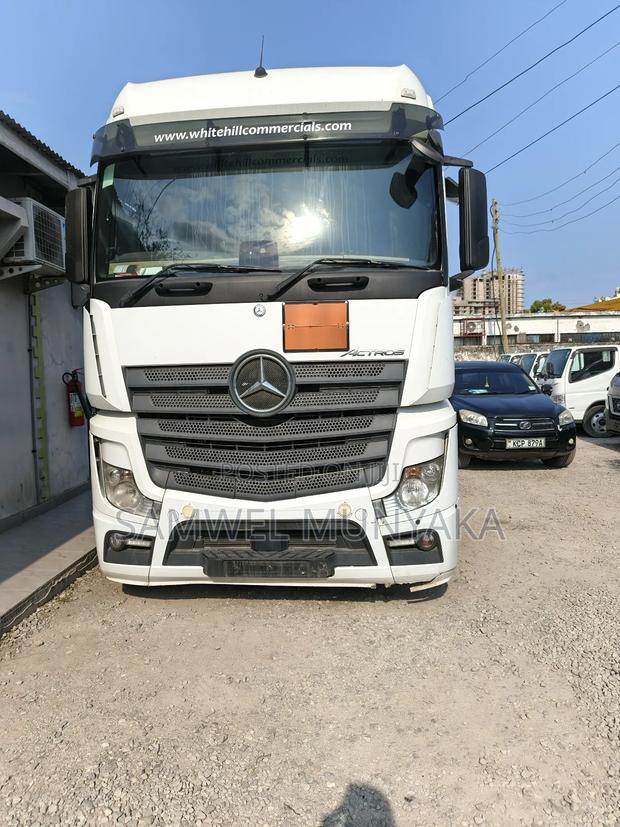 Mercedes-Benz Actros Truck 2022 White