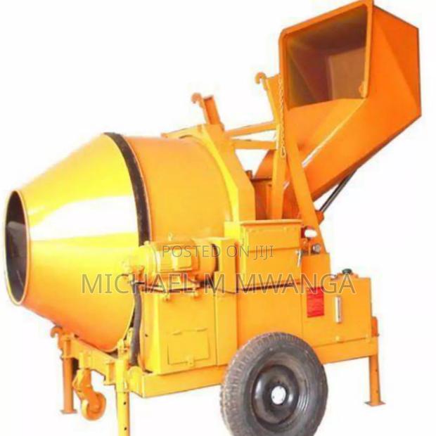 Self Loading Concrete Mixer