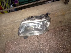 Suzuki Escudo Headlight