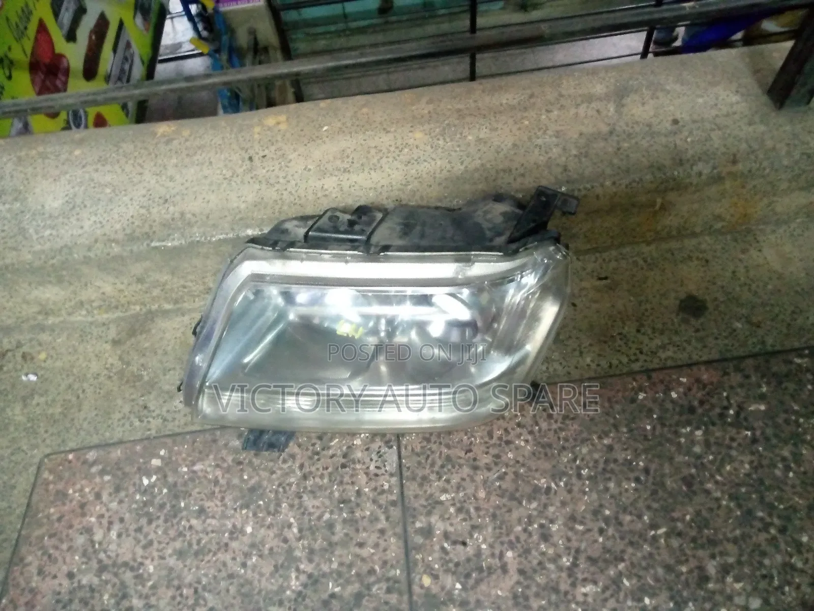 Suzuki Escudo Headlight