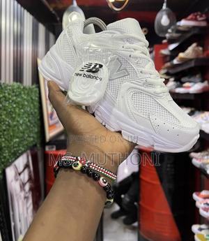 Quality Unisex All White Trainers Size 36-43 - thumbnail 2