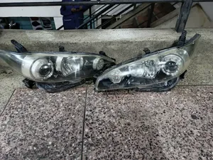 Toyota Wish 2012 Zenon Headlights