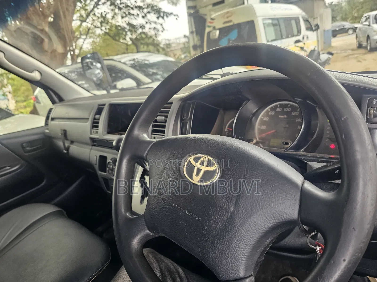 Toyota HiAce 2013 Silver