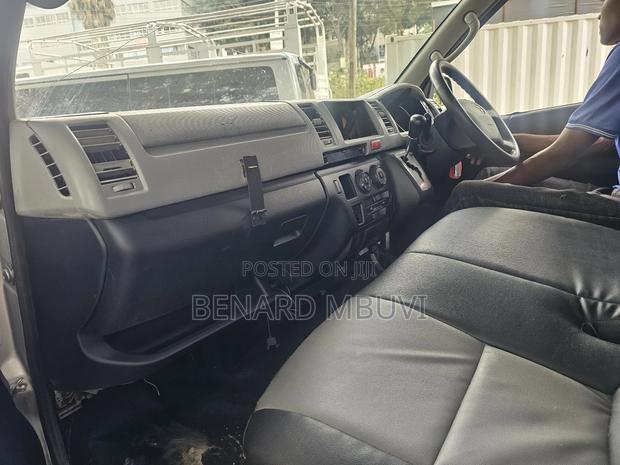 Toyota HiAce 2013 Silver - thumbnail 6