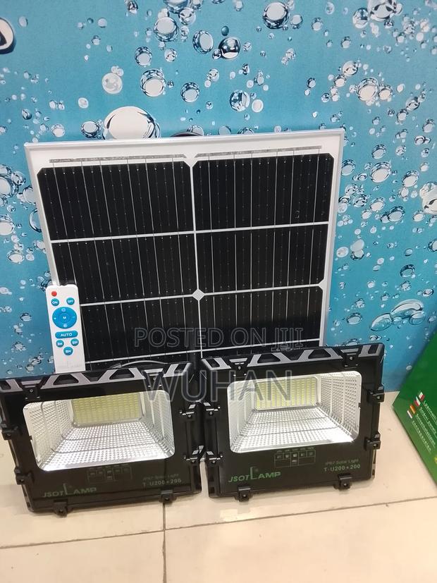 200 Watts+200 Watts+1 Solar Panel Automatic Solar Floodlight