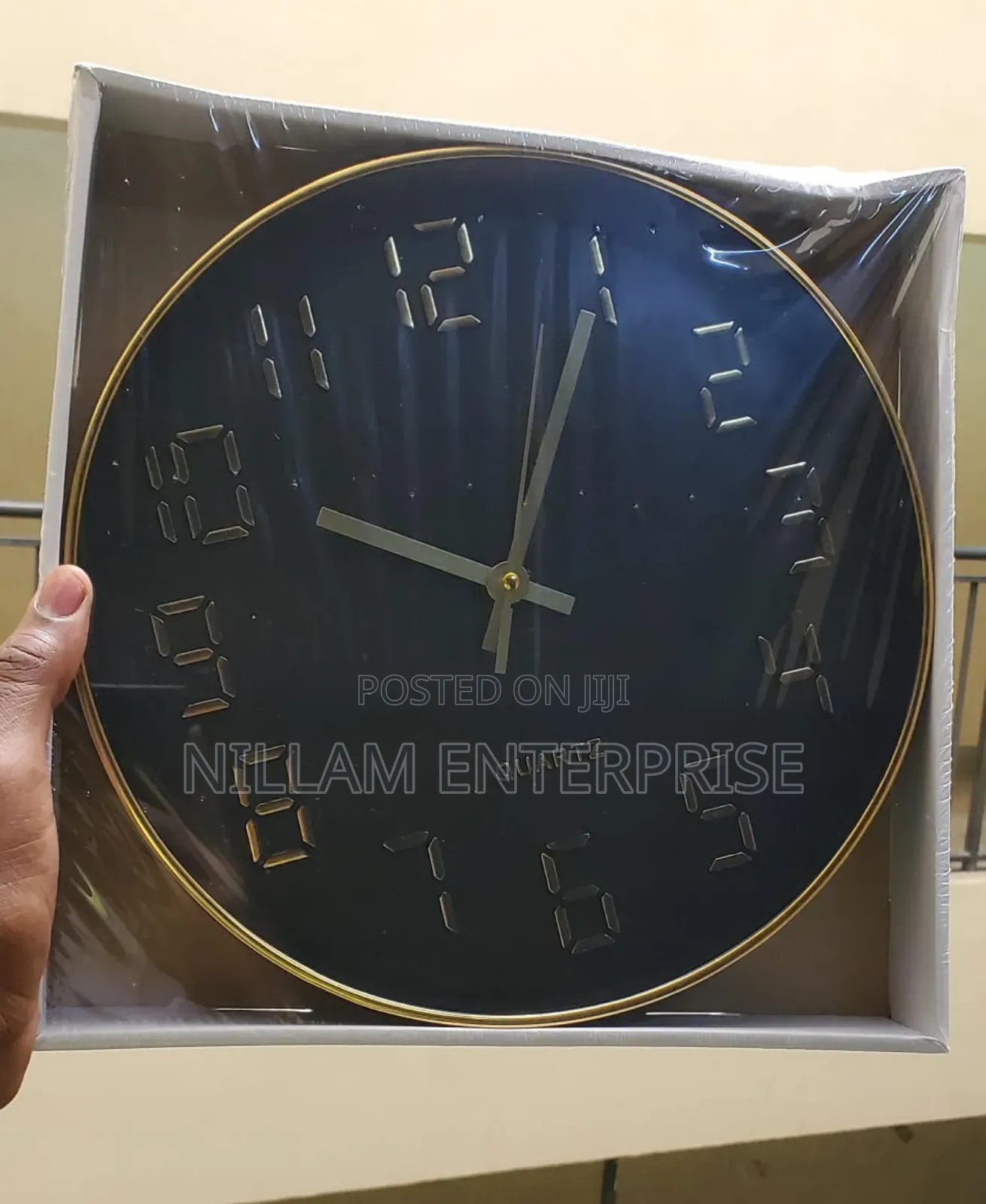 Wall Hanging Round Clock