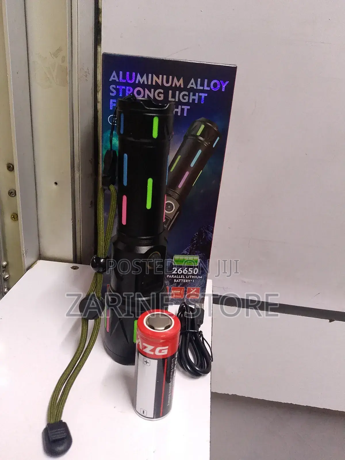 Zooming Water Proof Rechargeable Torch With 3.7v Battery 8800mah