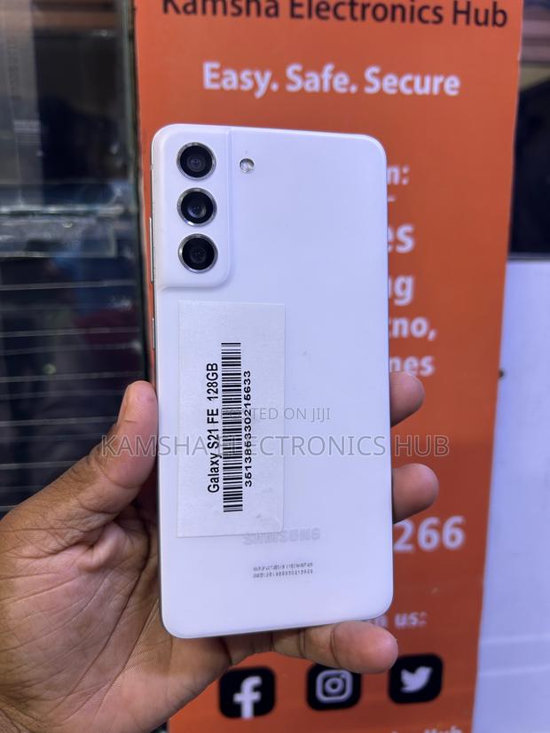 Samsung Galaxy S21 FE 128 GB White - main view