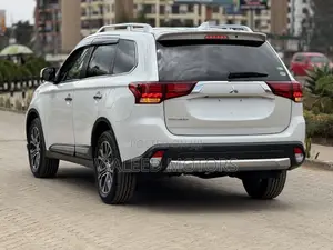 Mitsubishi Outlander 2018 White