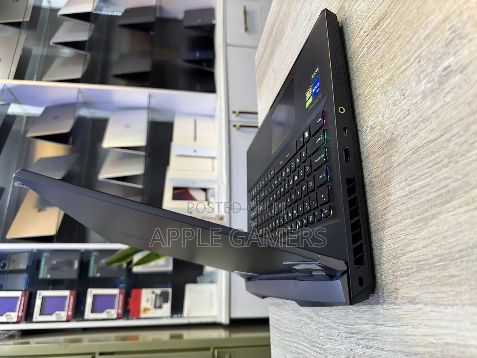 Laptop MSI Raider GE76 12UGS 32GB Intel Core I7 SSD 1T