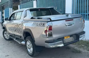 Toyota Hilux 2017 Silver