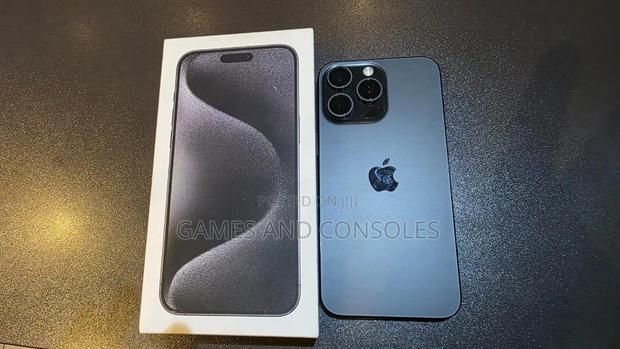 Apple iPhone 15 Pro Max 256 GB Black - thumbnail 3