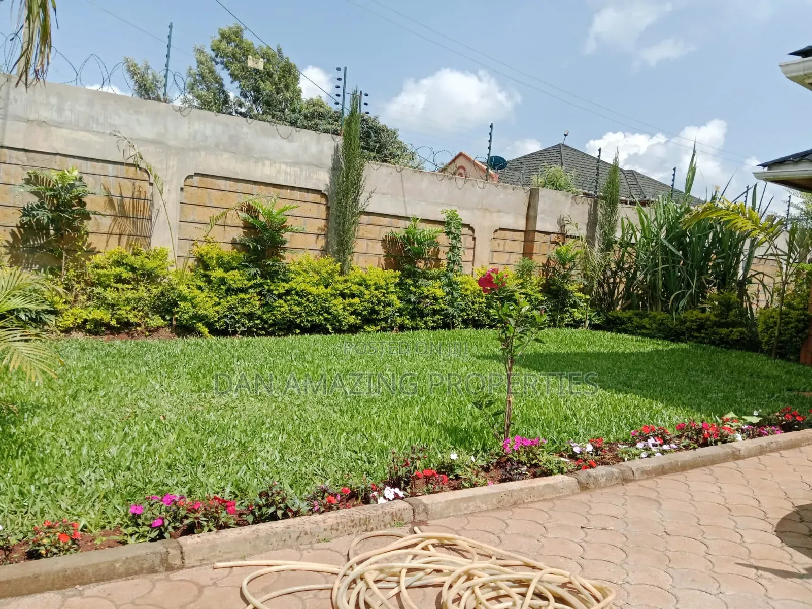 5bdrm Maisonette in Maragara Rd, Kibiku for sale
