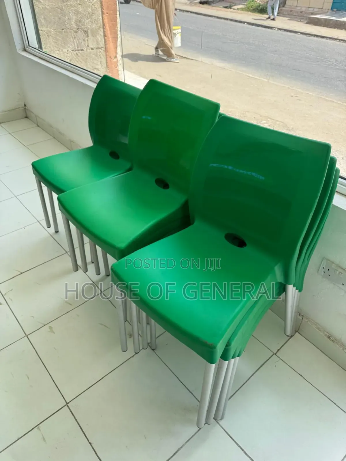Good Quality Plastic Chairs With Metal Legs.Strong Plastic Chairs
