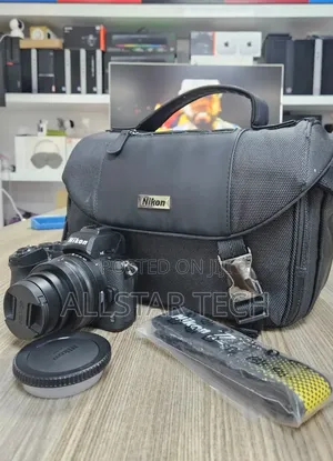 Nikon Z50 Mirrorless Camera With 16-50mm With 64gb Card