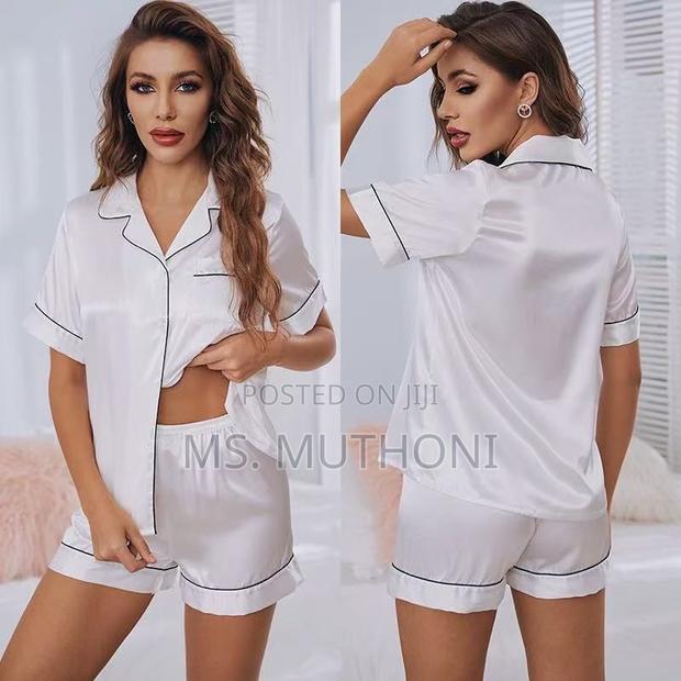 High Quality Sleek Silk Pajamas - thumbnail 3