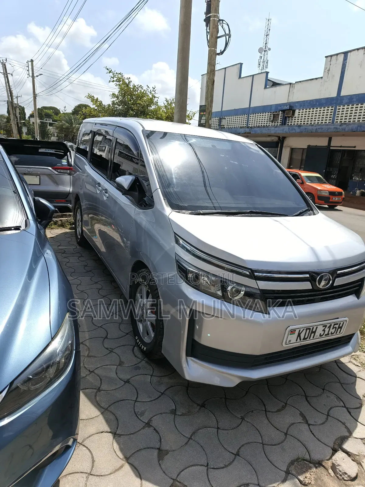 Toyota Voxy 2015 Silver