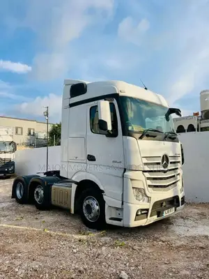 Transit Trailers Available for Transport Services