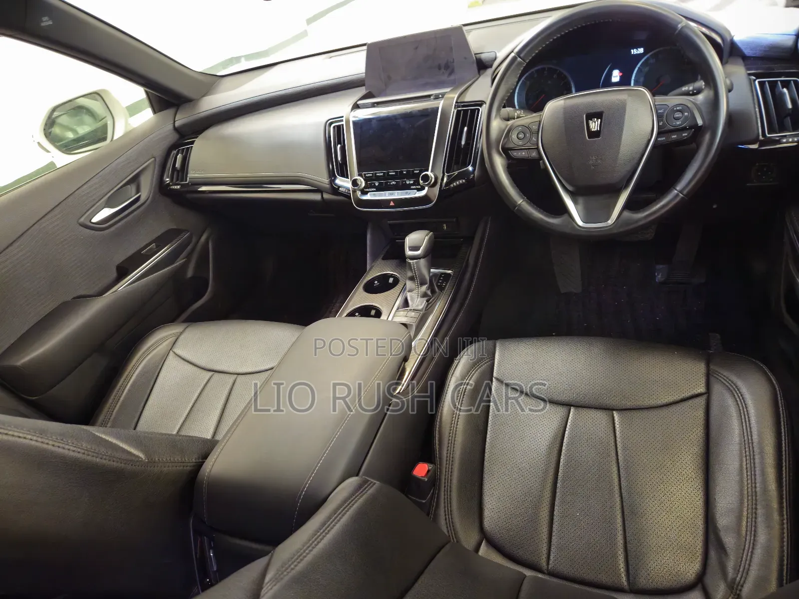 Toyota Crown 2019 White