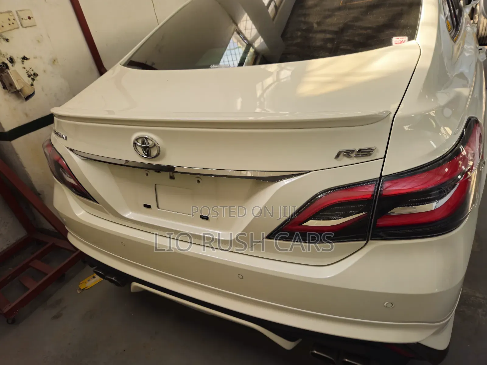Toyota Crown 2019 White