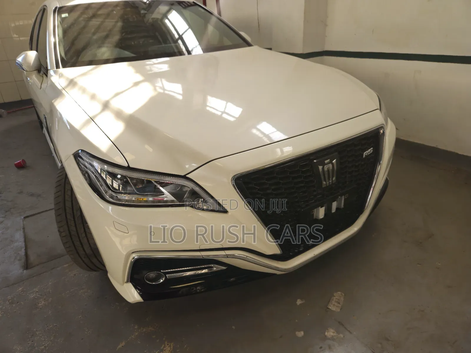 Toyota Crown 2019 White