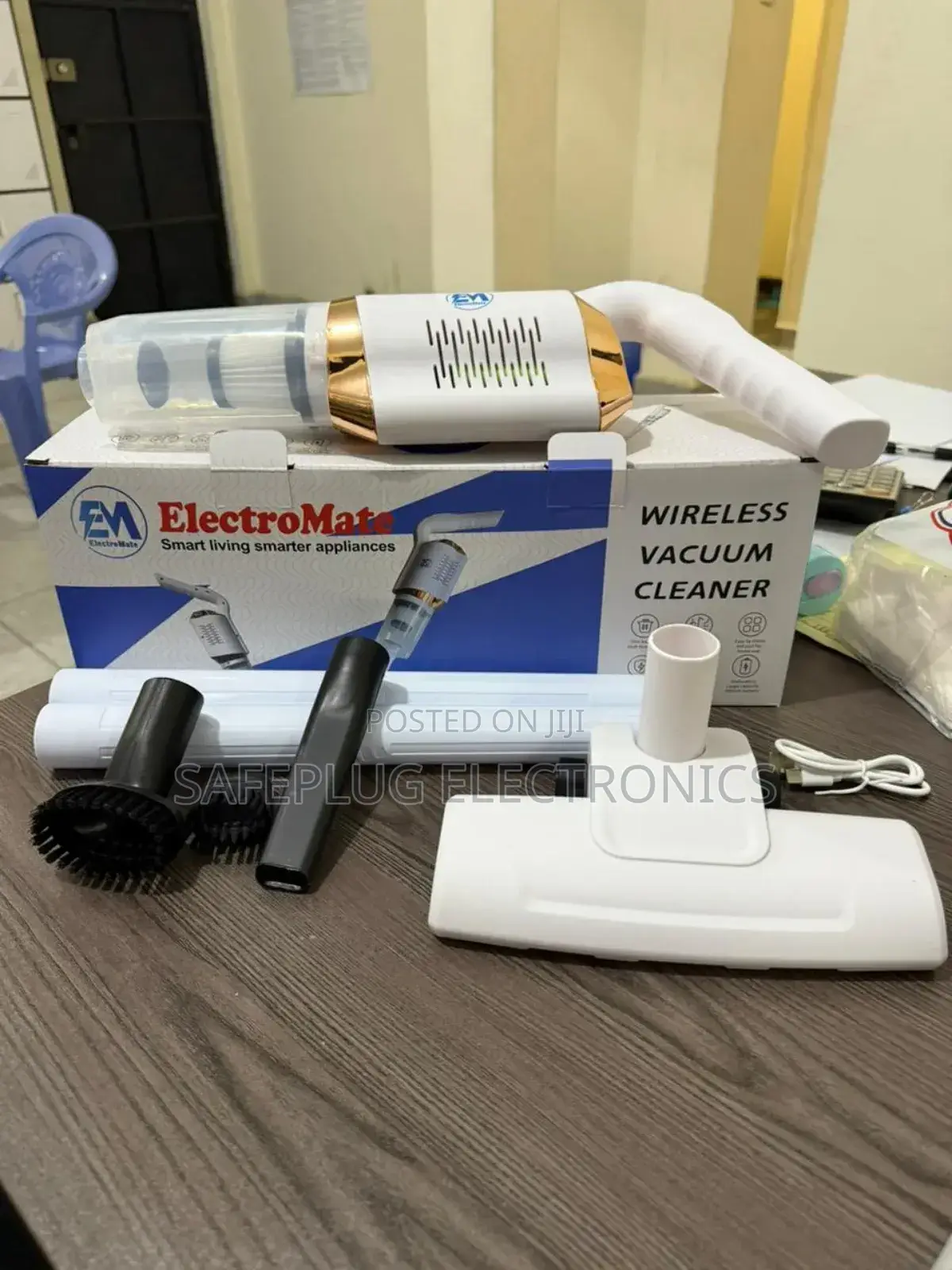 Electromate Wireless Vacuum Cleaner at 1800