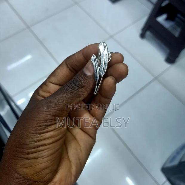 Gold Silver Leaf Lapel Pins - thumbnail 2