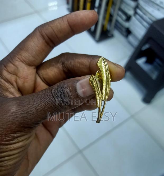 Gold Silver Leaf Lapel Pins - thumbnail 3