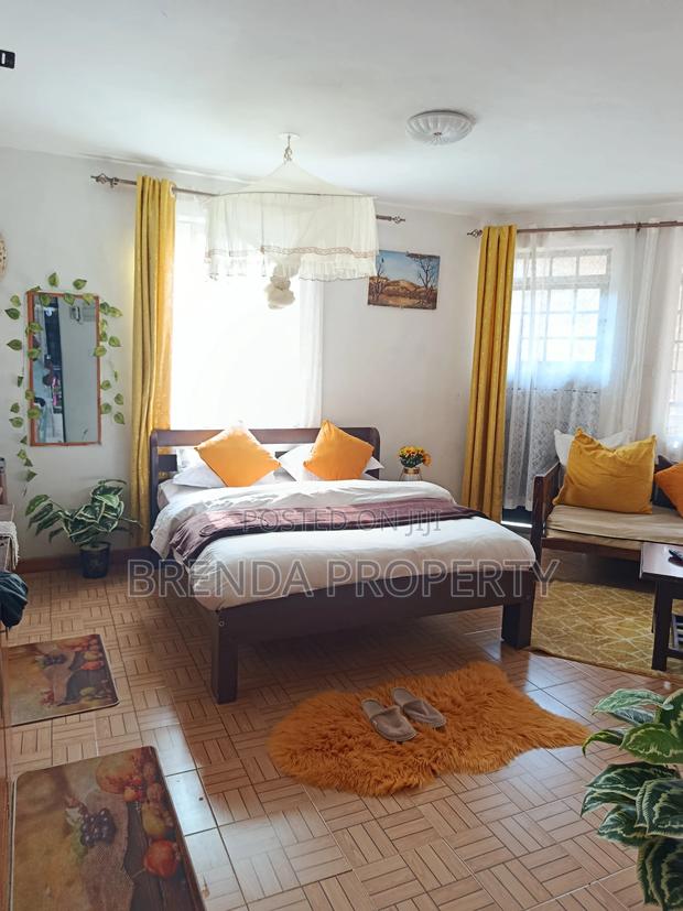 A Cozy Vibrant Studio Airbnb Apartment Along TRM Drive, Roysambu.