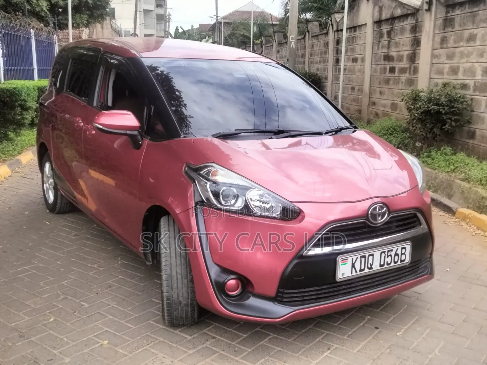 Toyota Sienta 1.5 FWD (6-seater) 2016 Beige
