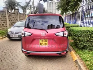 Toyota Sienta 1.5 FWD (6-seater) 2016 Beige
