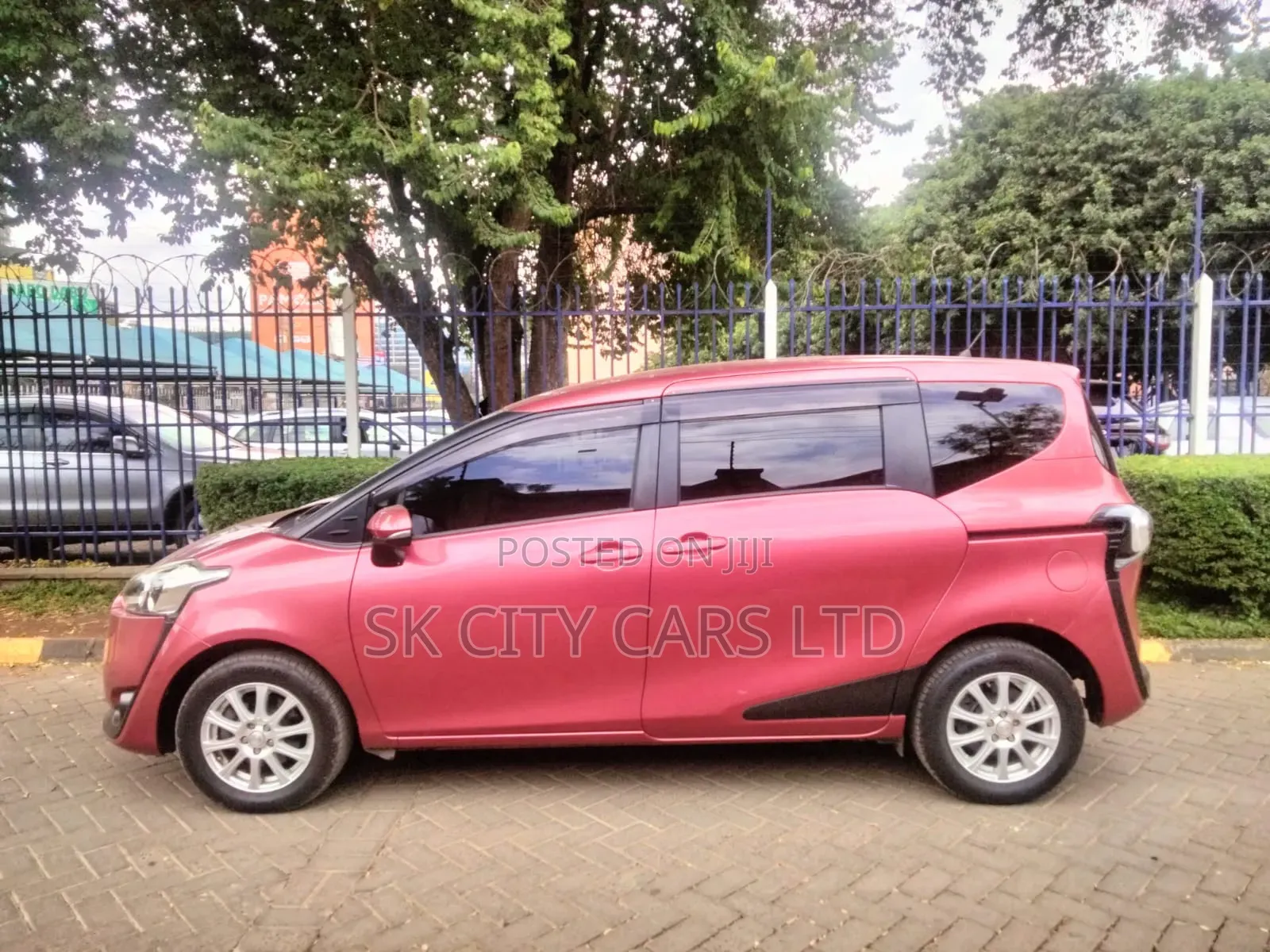 Toyota Sienta 1.5 FWD (6-seater) 2016 Beige