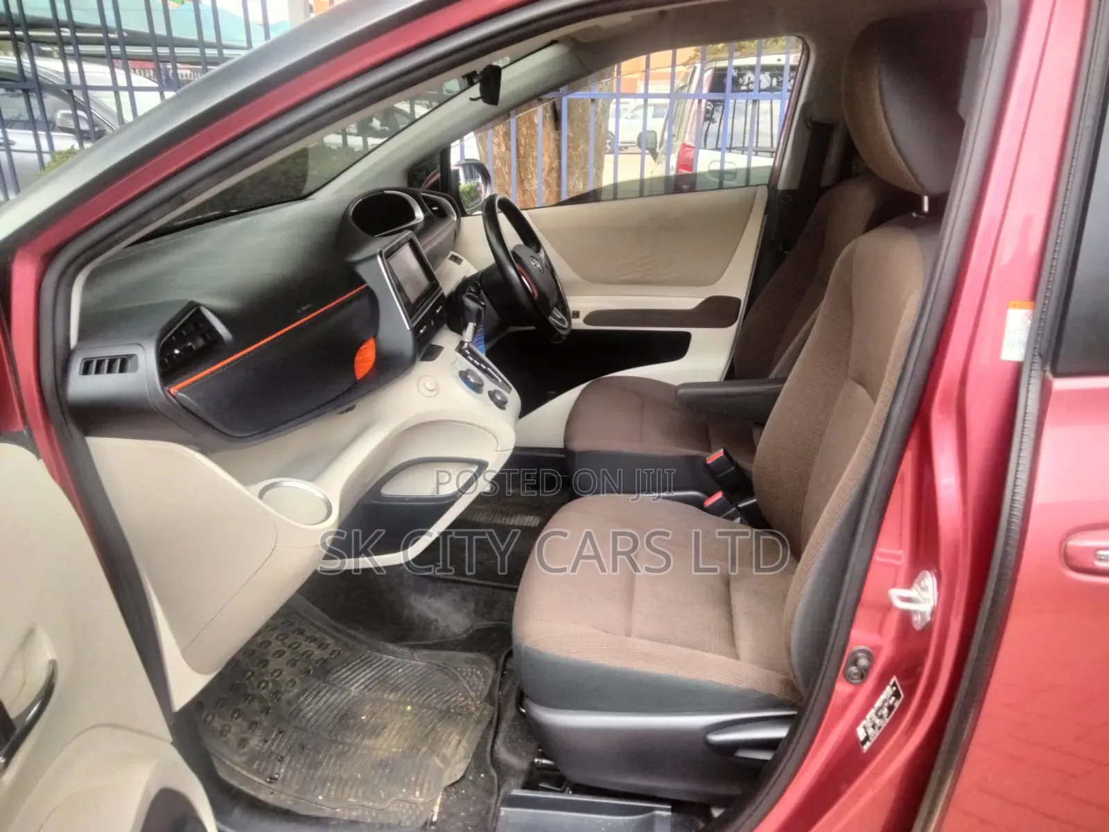Toyota Sienta 1.5 FWD (6-seater) 2016 Beige