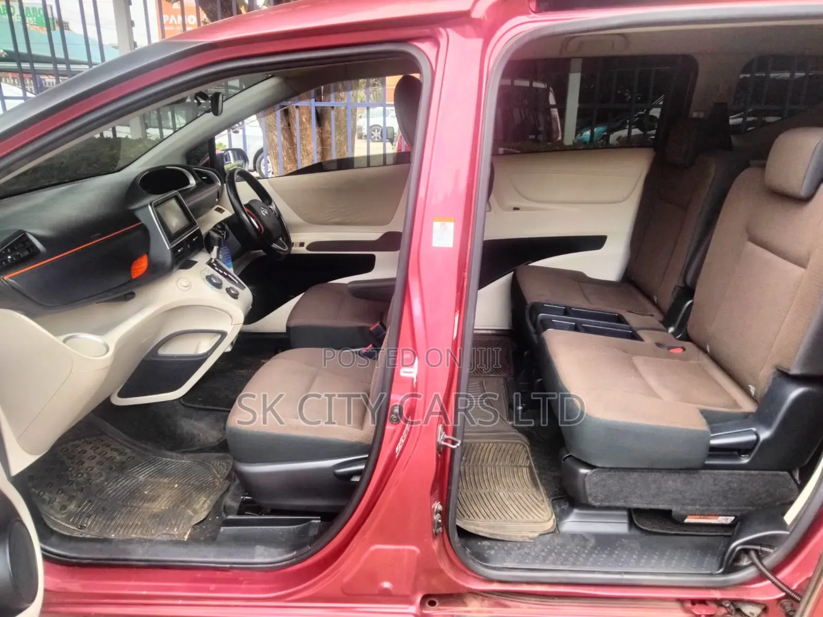 Toyota Sienta 1.5 FWD (6-seater) 2016 Beige